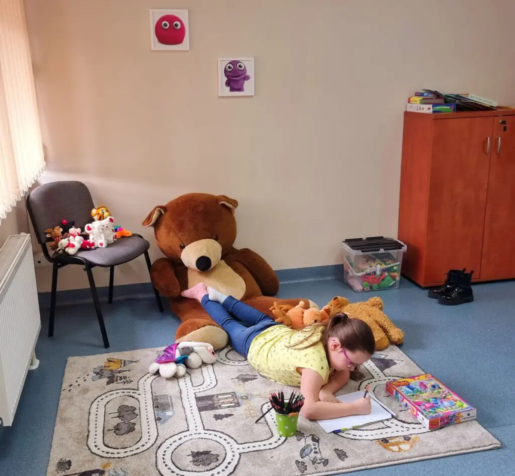 Kiedy dzieci ściągają buty, można być pewnym, że poczuły się "jak w domu" 